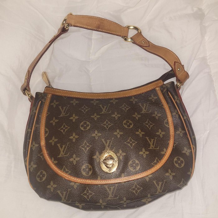 LV 經典花紋肚臍包(小)附原廠紙袋 購買請看關於我。