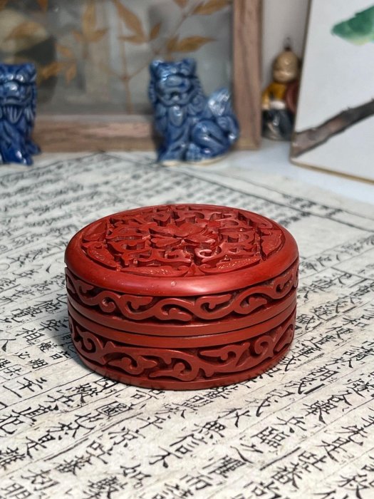 嚴選日本回流剔紅堆朱香盒印泥盒馮香道具尺寸：直徑5cm高3cm 中古新品