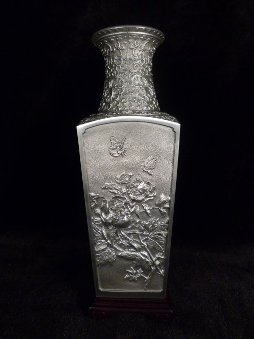 錫製　花瓶 古玩軒~錫罐.早期馬來西亞錫雕皇家雪蘭莪錫花瓶.梅蘭竹菊錫製花瓶