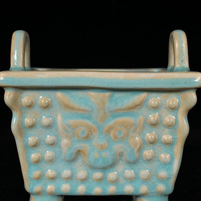 宋汝窯獸面四方鼎式爐，高16直徑12.5cm，200662 瓷器官窯汝窯【古雲