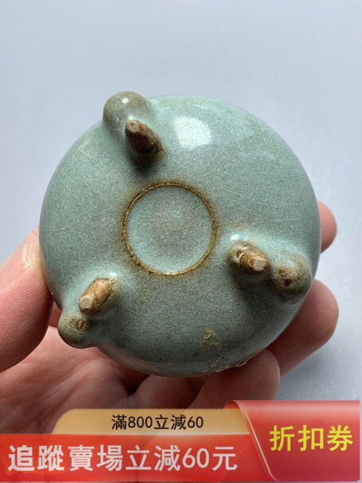 宋金鈞窯三足小香爐，器形小巧精美，6公分，品。 ，，，多件可。古玩