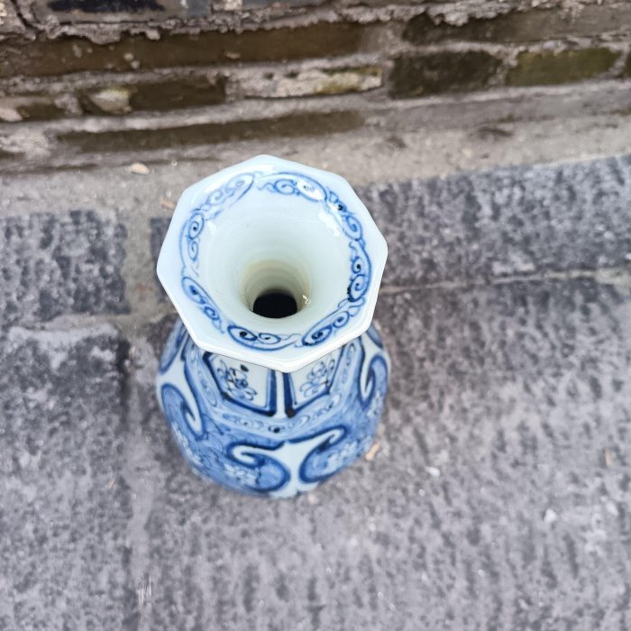 嚴選80年代景德鎮窯口青花八菱瓶，高達30公分，工藝精湛古韻十足備受藏