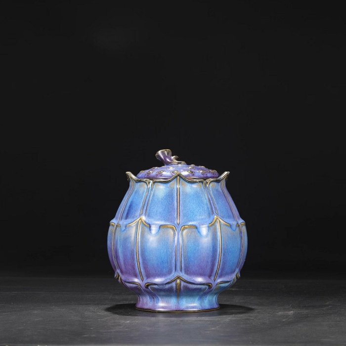 舊藏北宋鈞窯葡萄紫紅釉宮廷御用蓮瓣大蓋罐“乾隆御題” 尺寸高22公分