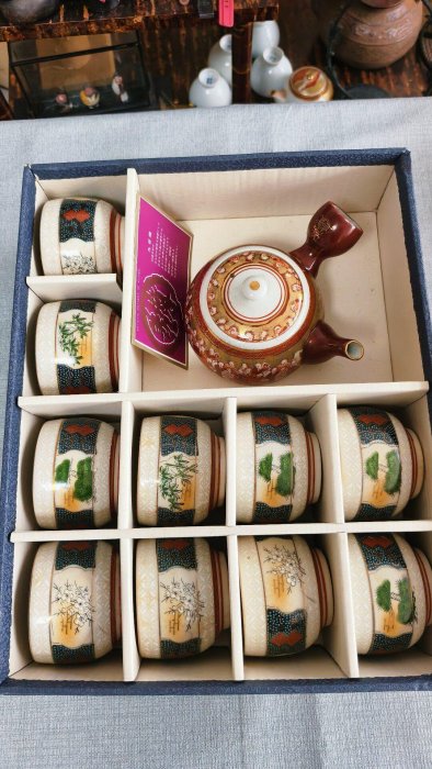 嚴選日本九谷燒茶具組，一壺十杯帶盒裝，赤繪百壽老人圖金韻壺，白瓷