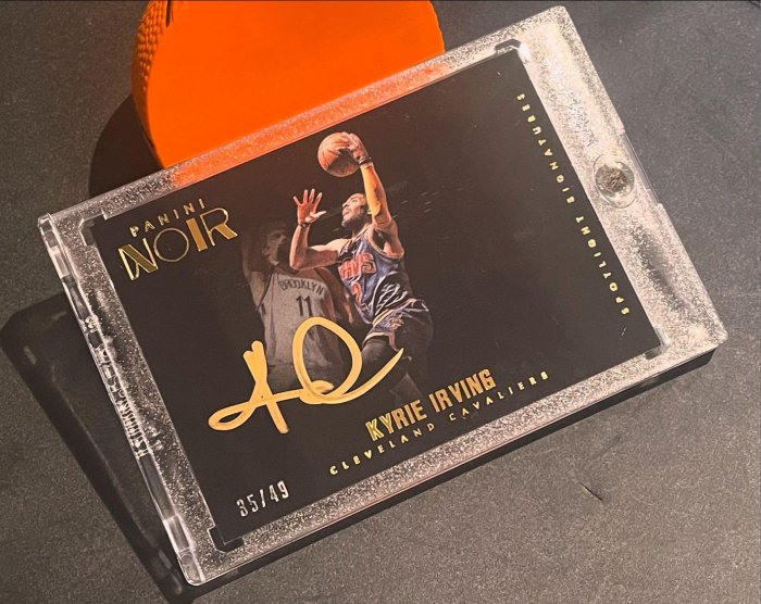 【サイン入り】2015-16 Panini Noir Kyrie Irving sh｝2015-16 Panini Noir Spotlight 聚光燈金簽Kyrie Irving 歐