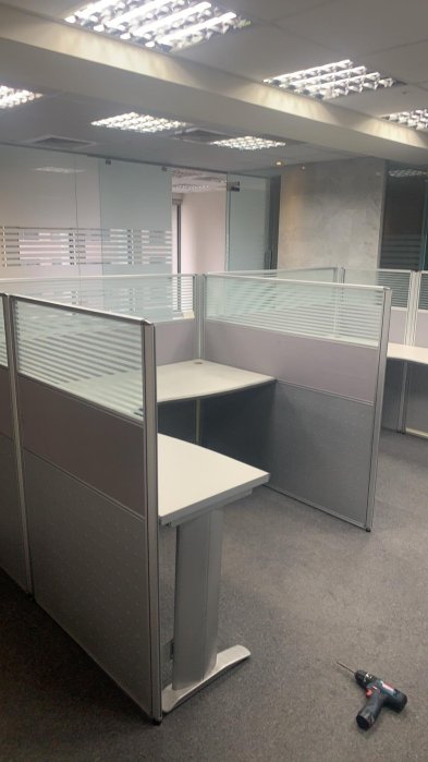 桃園國際二手貨中心------左右對坐160*160公分 L型屏風辦公桌 高屏風辦公桌(有2組4個位子)