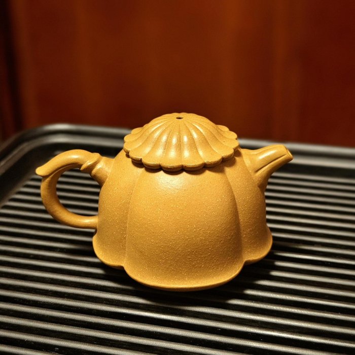 宜興名家陳志平手工紫砂九孔茶壺，200cc繁花錦囊設計，附贈收藏證書