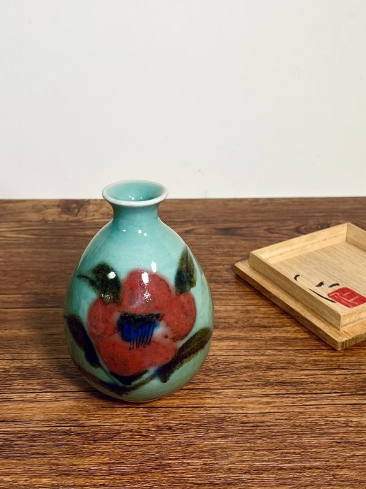 日系中古藝術品成良仁創作青瓷釉里紅小花瓶精雕獨一件標準單只裝運