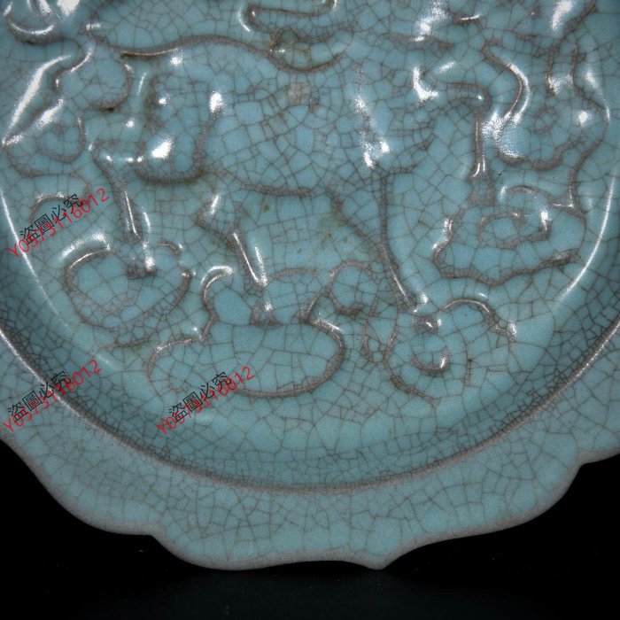 宋時代 汝窯 宋汝窯雕刻麒麟紋盤子；2.4x18.5；858002330uie17102御窯石灣窯