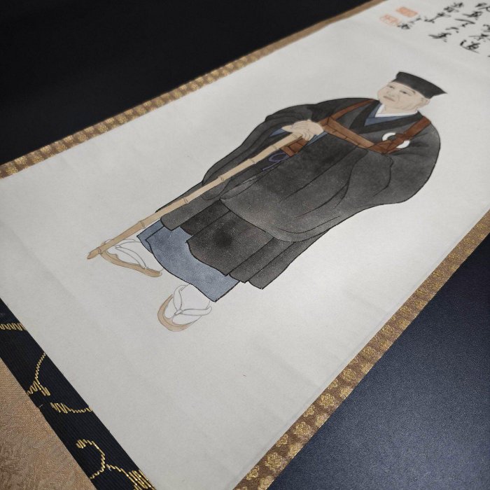 日本大德寺高僧千利休手繪像掛軸，總高160公分，寬32.5公分，茶道主題
