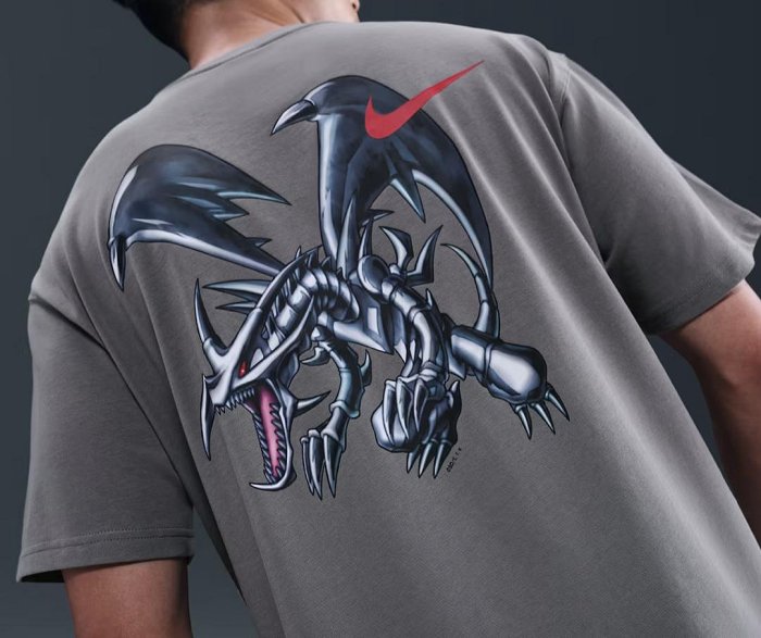 日本限定Nike x Yu-Gi-Oh! DM Solo Swoosh T-Shirt 遊戲王聯名款短袖