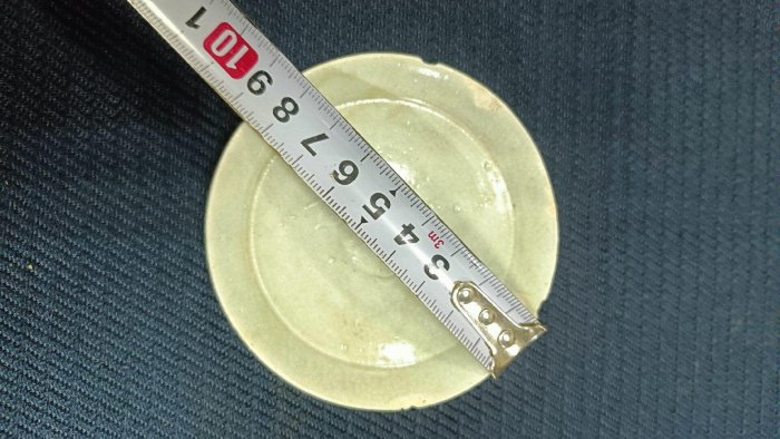 嚴選宋代青白釉筆舔，釉色瑩潤如玉，造型精致小巧，僅口沿有小瑕疵