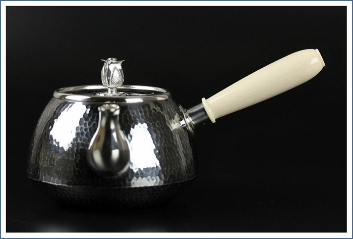 勇福堂》】日本茶道具－森川榮月造【純銀釜型鎚目、花摘側把銀壺（急須