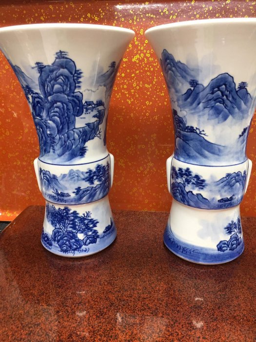 嚴選日本有田燒鍋島燒名家花舟作青花花瓶，手工內外滿繪樓閣山水，器型