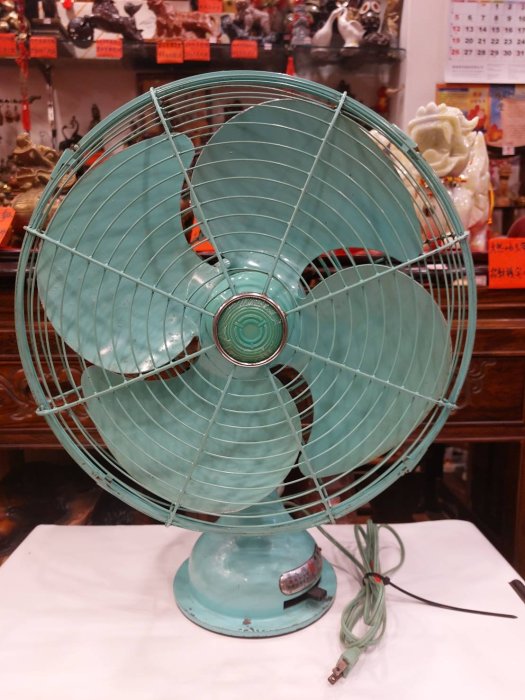大瑞古玩~阿公級電風扇/50年代古董級大同老風扇/賞心悅目/原本功能正常/但現況不運轉不明原因~需自行修理~便宜賣了