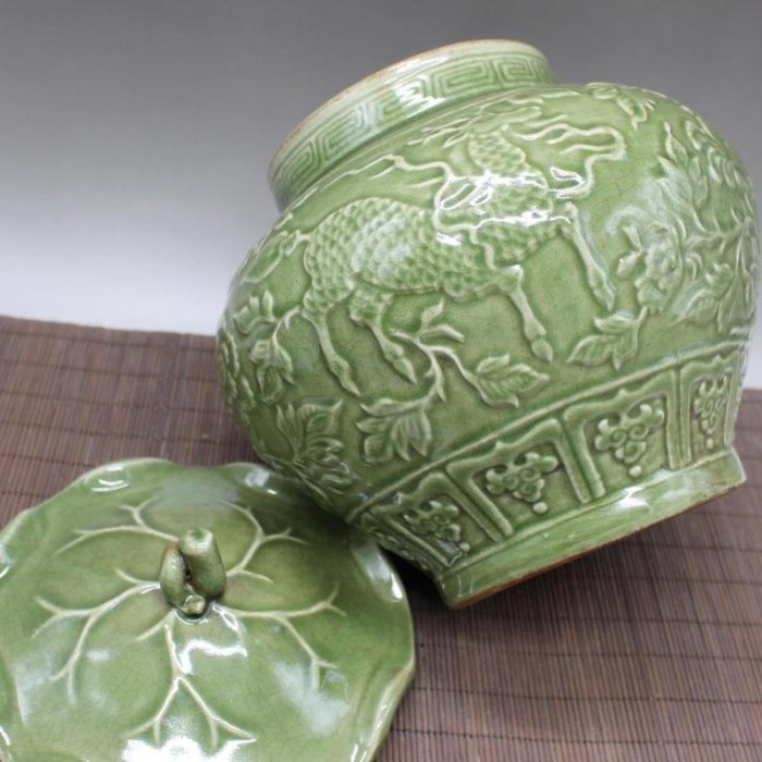 北宋時代 青磁 龍泉窯 荷葉紋共蓋壺 蓋付き 茶入 茶道具(F-100) 北宋