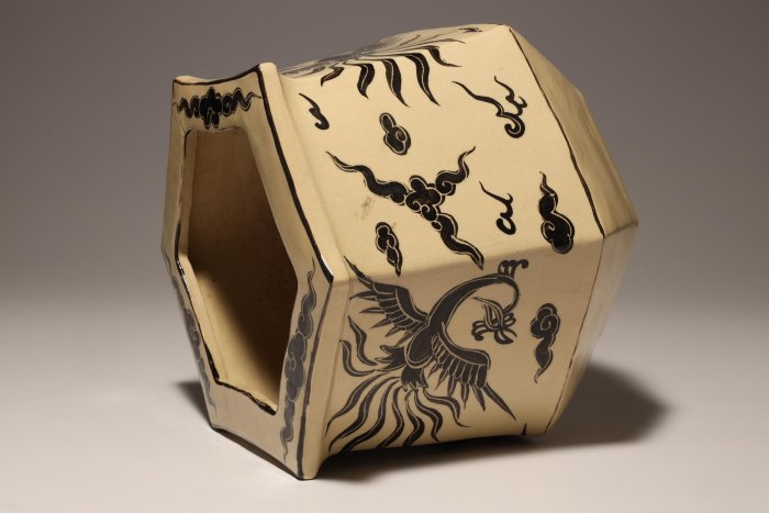 近藤濶 　柳紋花瓶　花器　壺　在銘　草花紋　皿　詳細不明　　　検　人間国宝　近藤悠三 拍賣筆記vol.40 秦峰男：42萬成交，小山富士夫《宋磁》中的宋代青白釉