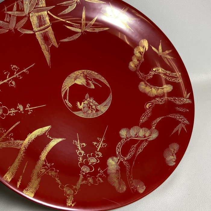古玩輕鬆拍】老日本傳統漆工藝木胎沈金四君子松竹梅鶴龜紋朱漆面大漆盤