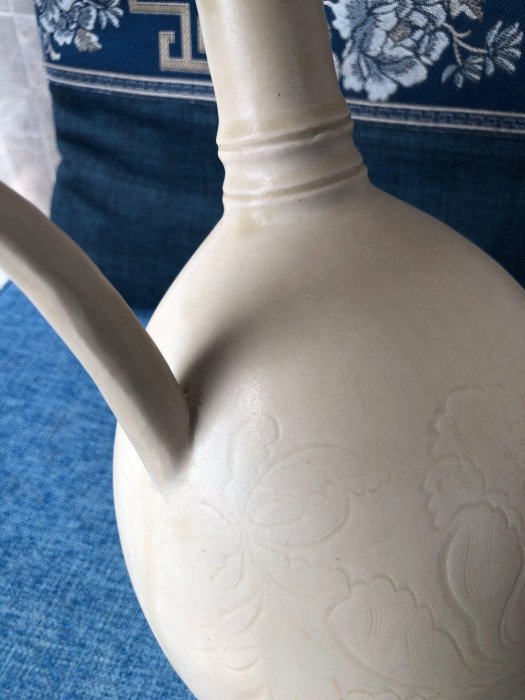 宋朝定窯鳳首執壺精工細作白瓷光澤鳳鳥典雅黑釉收藏品宋代瓷器凤首执壶