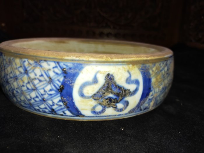 L0027-1 老青花大瓷硯圓硯直徑19.2cm 高5.5cm 青花紋與朱砂硯堂相映