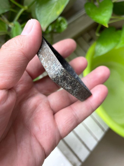 嚴選老銅墨盒蓋，刻字深具歷史價值，品相佳且自然包漿迷人，尺寸6公分