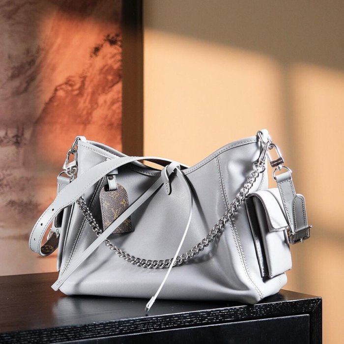 RP精品』LOUIS VUITTON 新款LV Carryall 鯊魚灰鏈條小羊皮手袋男士女士