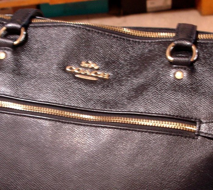 品相佳 單色款 美國Coach 女性 馬車 logo+黑色油亮純牛皮立體紋 雙帶 拉鍊式 手提側肩TOTE兩用包(特價真品)42cm ...