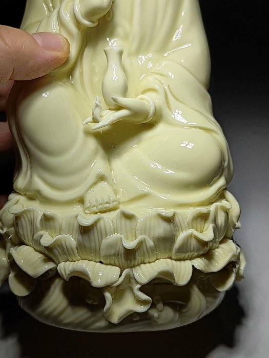 白磁觀音像 何朝宗 置物 白磁觀音像 何朝宗 置物 古玩創匯時期的名家“何朝宗”款德化