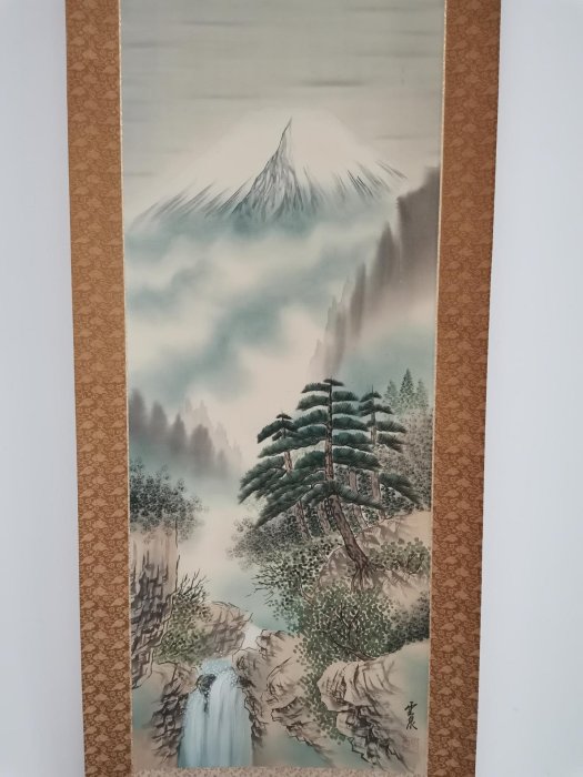 嚴選日本回流字畫掛軸，雲泉山水絹本綾裱，187cm古董級藝術品，木制軸