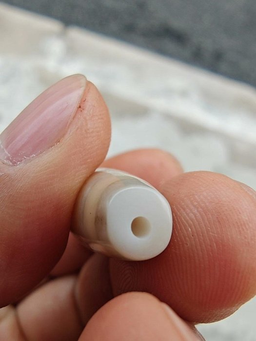 希少 厳選1点物 至純紅朱砂馬蹄痕白天珠 五本爪 如意鈎白天珠 如意鈎天珠 千年至纯如意两眼小天珠_珠子_评级精选_宝雅斋PBC评鉴