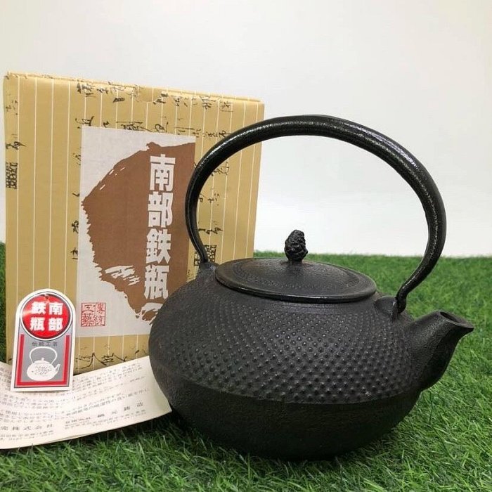 ほぼ未使用品、美品　南部運南堂 鍋元 楓紋様 南部鉄瓶　南部鉄器　調理器具 楽天市場】【家カフェ】南部鉄器 及富 鉄瓶兼用急須 蜻蛉 瑠璃色