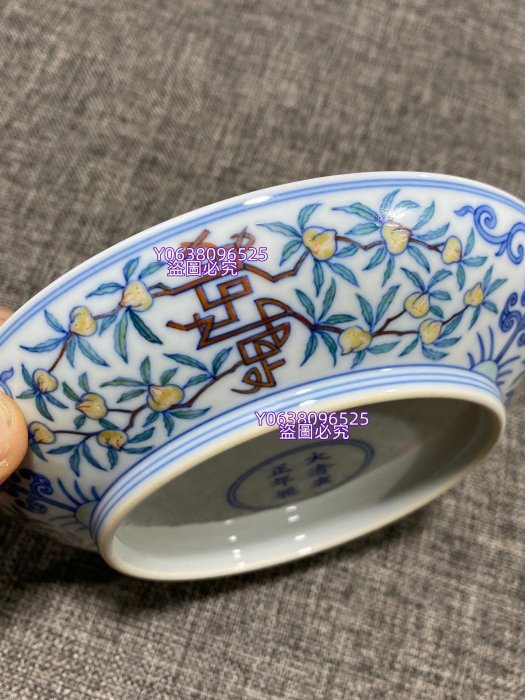 清代雍正斗彩洞石花卉紋盤此造型經典，品相如圖。全美品，器型周正
