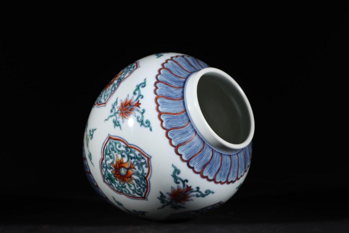 舊藏清代雍正斗彩花卉紋蓋罐高19cm寬15cm97450S19745 【梨落閣