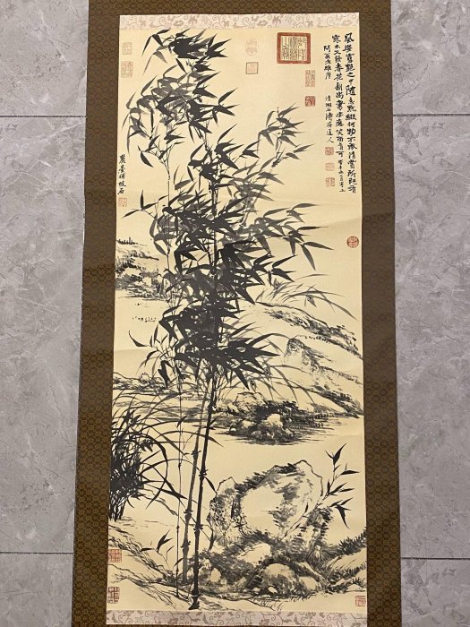 〈雪涛 王原祁〉合作 蘭竹図 掛軸 工芸印刷 中国画 清代 183 嚴選日本回國珍藏清濟與王原祁合作蘭竹圖，精美綾裱立軸原盒裝裱，兩側