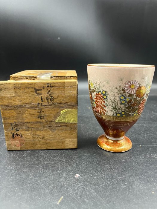 嚴選明治初期九谷清閒茶杯，Classic高足設計，典藏級工藝推薦九谷陶瓷