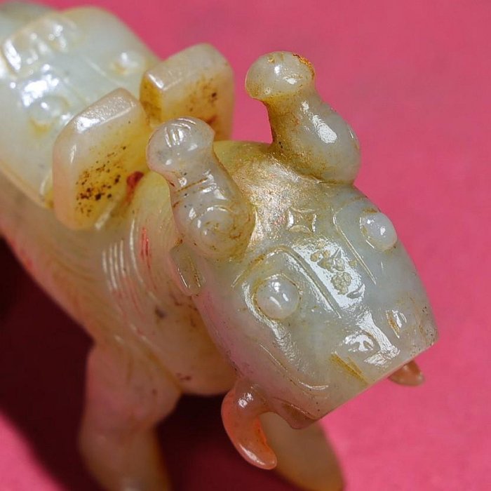 臻品旧藏，和田玉瑞兽，包浆厚重，沁色入骨，工艺精湛，犀利民藏绝佳