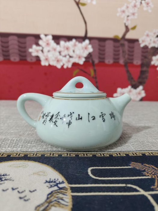 中国　粉彩　山水紋長頸瓶ペア　送料込み0406 ☆中2364 中国景徳鎮製 花器 細密粉彩雪景色山水紋 色絵 花入 花瓶 壷
