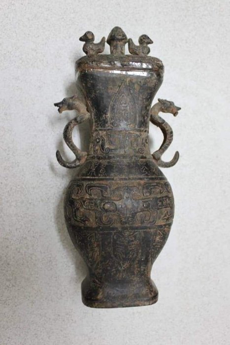 古代中国青銅器　斝　酒器 商周青銅酒器觶。觶是一種古代飲酒用的器皿，青銅製造。中國古代