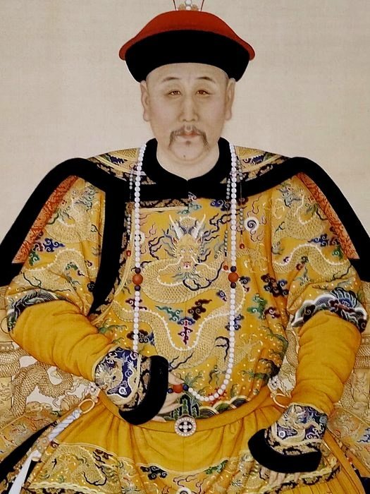 大清雍正年製　龍 大清雍正年製。 五彩瓷：蒼龍教子。