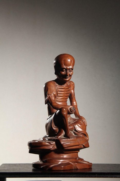 嚴選清末黃楊木雕瘦羅漢坐像，高18cm，長9cm，寬7.5cm，黃楊木材質精製