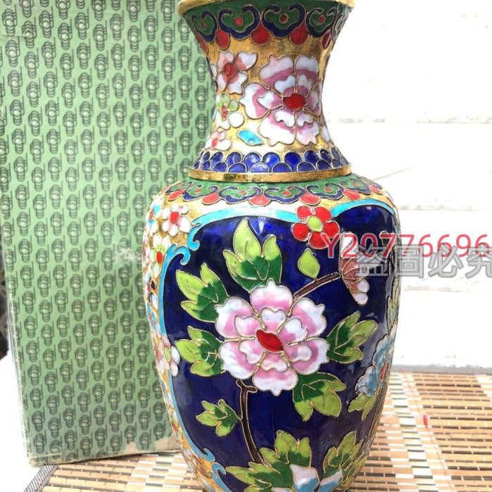 中国古美術・珍蔵・ 銅胎掐糸エナメル彩 景泰藍鎏金蓋罐・箱付き・文房具 景泰藍花瓶，金地銅胎掐絲琺瑯彩，上世紀老北京料器生產，雙面大花原盒