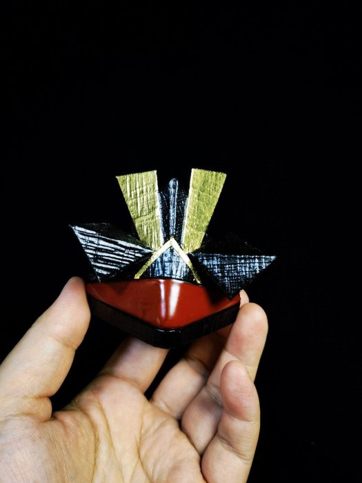 飾兜 香合 木製 一閑塗 三宅謙蔵 茶道具 共箱 嚴選日本山中塗三宅謙蔵幹漆武士兜香盒，全新原裝盒收藏佳品武士兜香盒
