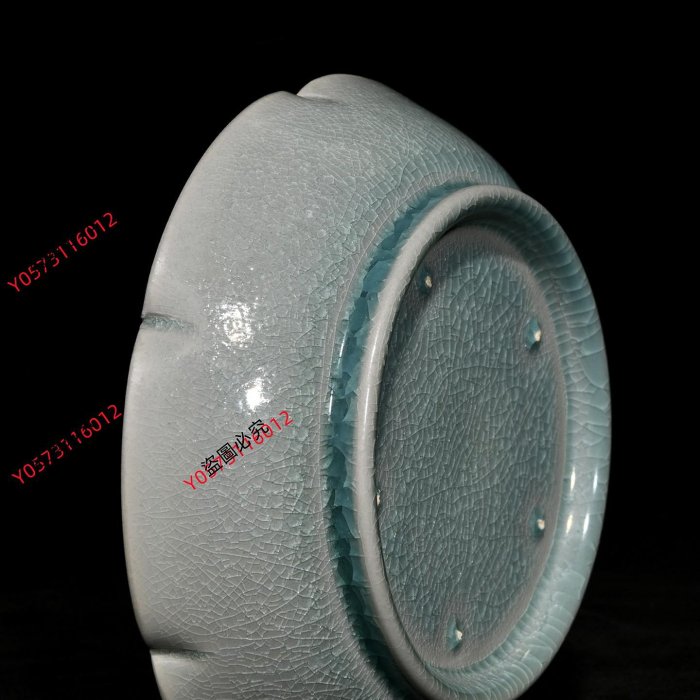 宋汝窯冰裂紋刻花卉紋葵口洗，高4.7cm直徑18.8cm，編號377407古玩收藏