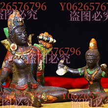 銅胎純手工敲打，鏨刻描彩歡喜佛，高13寬10.5重約1210克…………45 古玩