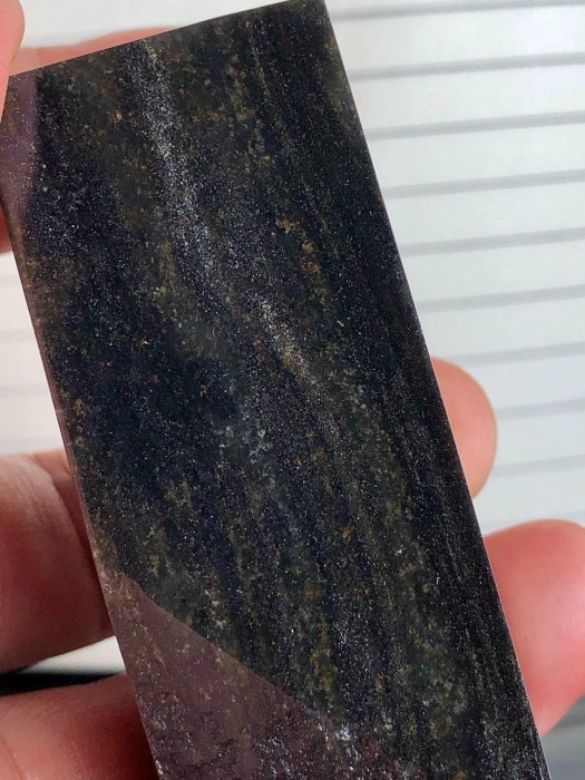 嚴選老壽山牛角凍石，72.26.26mm 精緻尺寸，結實光潤，色澤豐富奪目