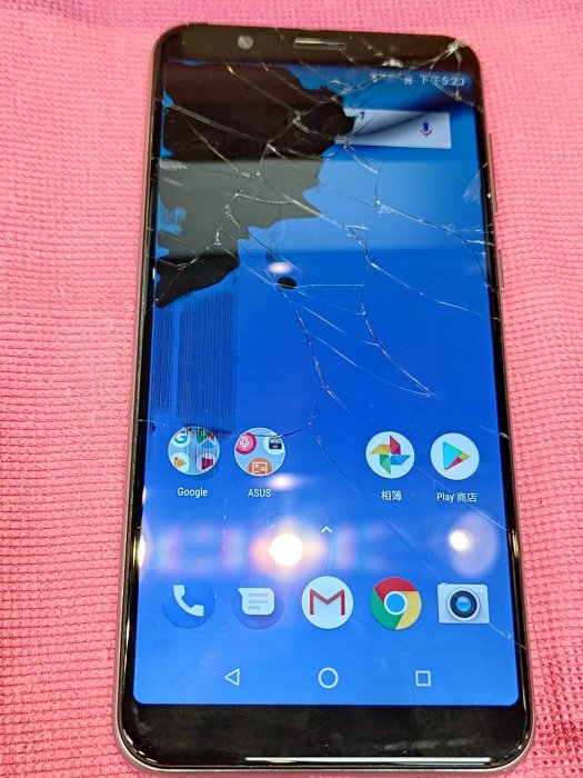華碩Asus ZB602KL Zenfone max pro(M1)功能正常，LCD破裂，零件機/料件機，按鍵老人機，銀髮機，中古機二手機