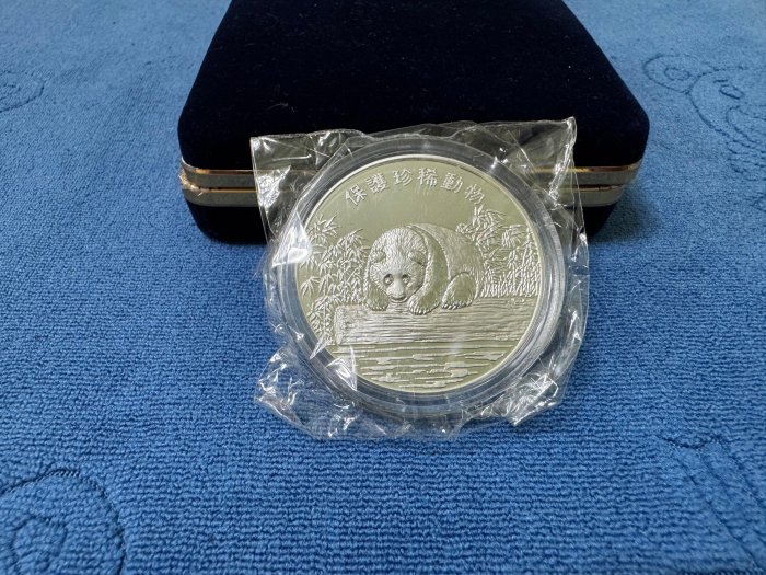 中華民國83年發行，中央造幣廠製，保護珍稀動物銀章(大熊貓)，1盎斯