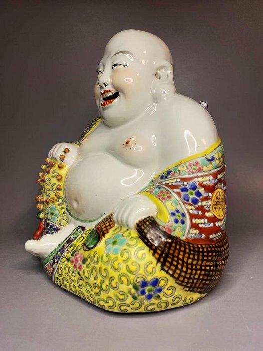 嚴選民國時期福建會館粉彩彌勒佛雕像，高20公分寬18公分，全新未損全品