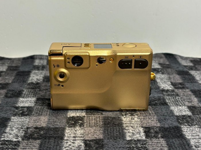佳能ix240 全新全球限量版金色典藏相機，APS膠卷專用，鏡頭乾淨透亮