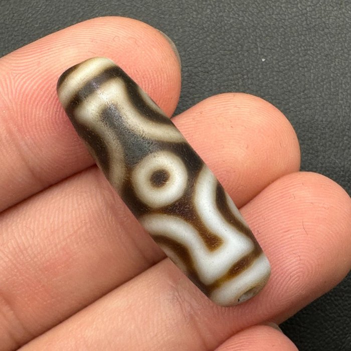 嚴選行運藏傳古法老料十字六眼天珠，尺寸：5mm 六眼天珠藏傳天珠古法